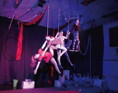 acts die ze zelf hebben verzonnen. theater Circus is niet alleen een sportieve bezigheid.