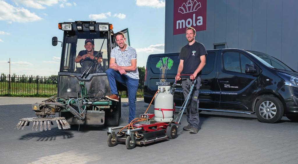 23 MH HOVENIERS Jubilerende ondernemer blikt liever vooruit Als jong kereltje kweekte hij plantjes, die hij verkocht. Het we strooien niet te veel en ook niet te vaak.