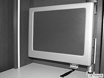4 Voor het rijden Houder in de TV-kast De flatscreen is in de TV-kast aan een uitschuifdeel bevestigd. Afb.