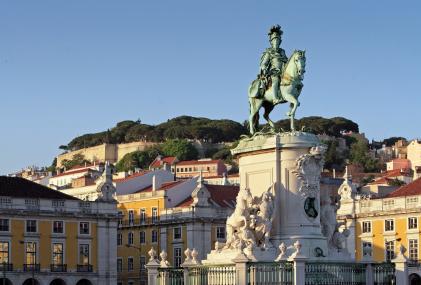 Praça do Comércio Het Praça do Comércio is gesitueerd aan de oevers van de Taag. Voor de Portugezen is dit het mooiste plein van Portugal maar ik mis er de sfeer.