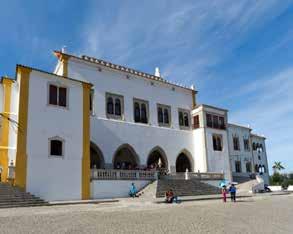 10 11 Kerken en paleizen in uitbundige bouwstijlen KUNST EN CULTUUR IN PORTUGAL De gotiek, de laat-gotiek en de Manuelstijl, plus de alom aanwezige kleurige tegels, de azulejos, bepalen sterk het