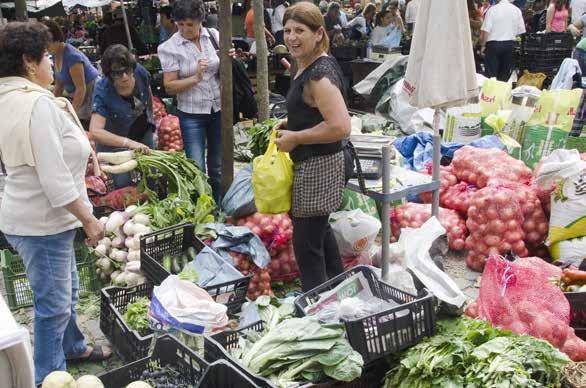 1 De grootste weekmarkt van Portugal De wekelijkse markt van Barcelos wordt gehouden op het Campo da Republica, een groot plein (formaat Malieveld in Den Haag) dat buiten marktdagen als