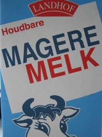 Foto 1 Magere melk: voedingswaarden per 100 ml Energie: 148kJ / 35 kcal Eiwit: 3,5 g Koolhydraten: 4,9 g (waarvan suikers: 4,9 g) Vet: <0,1 g Voedingsvezel: 0 g Natrium: 0,05 g Melkpoeder en