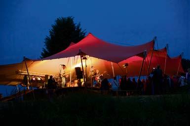 00 uur begint Zunnewende met een jeugdprogramma. Kinderen en hun (groot)ouders worden dan meegevoerd door muzikanten en verhalenvertellers.