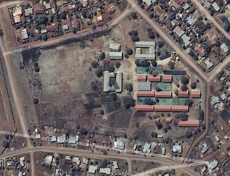 Wiskundige Geletterdheid Gr 10/ Vr 1 9 VRAAG 4 Die onderstaande foto is n sateliet foto van Mjokwane Hoërskool in Kamaqhekeza, Nkomazioos streek in Mpumalanga.