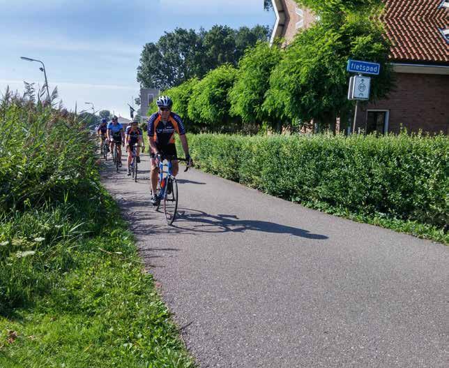 Scheiden van wielrenners en andere recreatieve fietsers is niet eenvoudig. Beide groepen hebben een voorkeur voor autoluwe fietsroutes door de natuur, en fietsen liefst in het weekend.