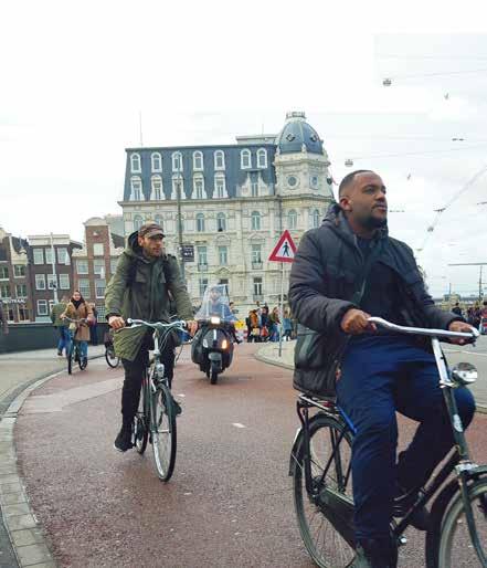 Snorfiets naar de rijbaan De snorfiets leidt vooral in de grotere gemeente tot problemen op het fietspad. Ze zijn breder dan een fiets en rijden harder.