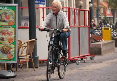 Nieuws Ouderen beter af met een fiets Met regelmaat van de klok duiken berichten op als zouden ouderen op de (elektrische) fiets een gevaar vormen, voor zichzelf en voor anderen.
