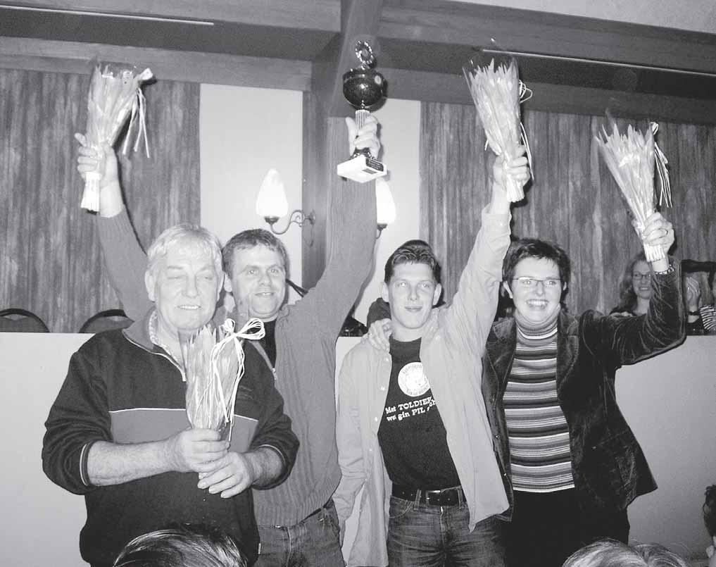 oldiekse Stratenquiz 2005 groot succes et idee van de Stichting Oranjeeesten Toldijk om een kennisquiz ussen teams uit de verschillende traten van Toldiek op een gezelige winteravond bij Den Bremer