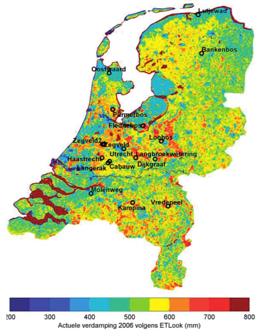 Afbeelding 1: Beeld van de jaarverdamping volgens ETLook in 2006 met de eddy-correlatie meetlocaties. In dit artikel beperken we ons tot enkele exemplarische voorbeelden.