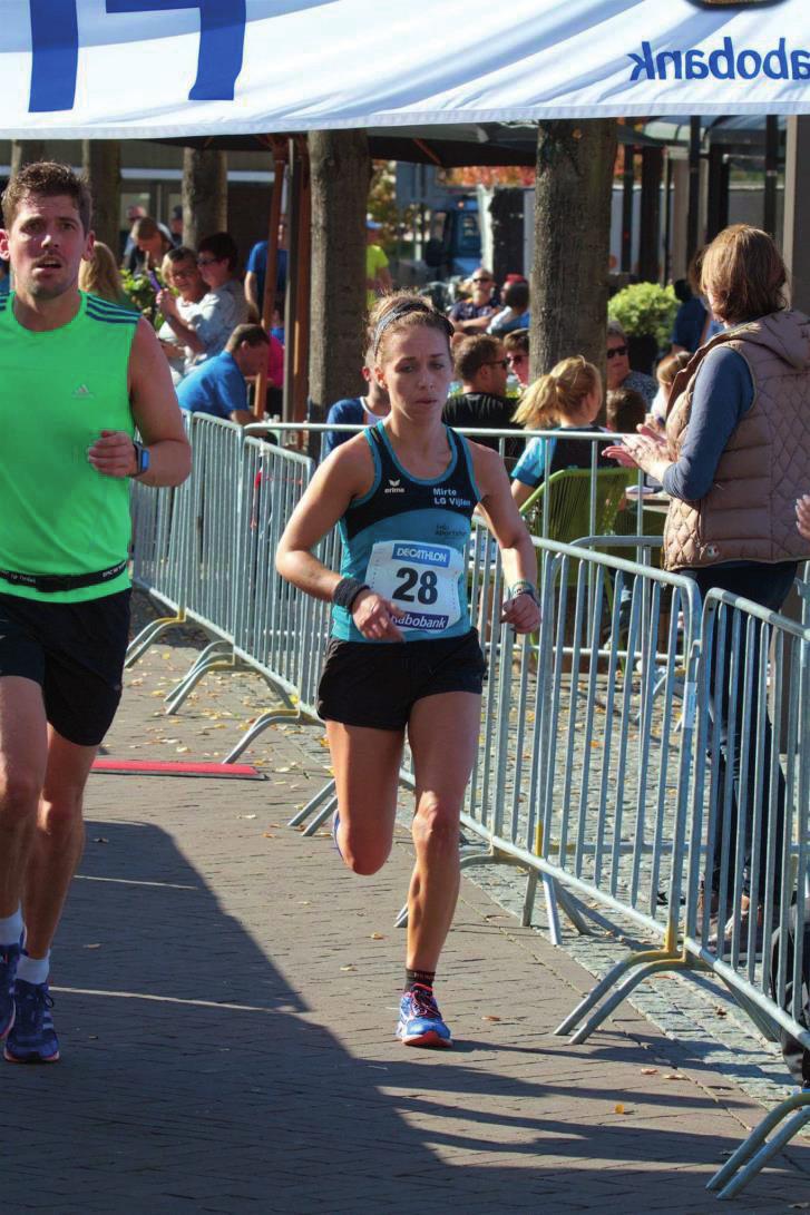 Op uw plaatsen CLUBBLAD ACHILLES TOP Marathon Meerssen Op de halve marathon op 8 oktober in Meerssen verschenen enkele lopers en loopsters van onze vereniging aan de start.