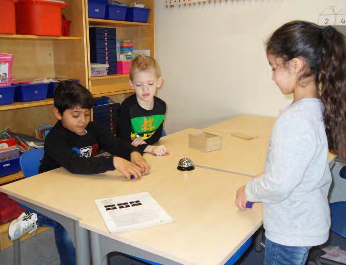 Daarna mag men met zijn/haar kind door de school om de overige werkstukken te bekijken.