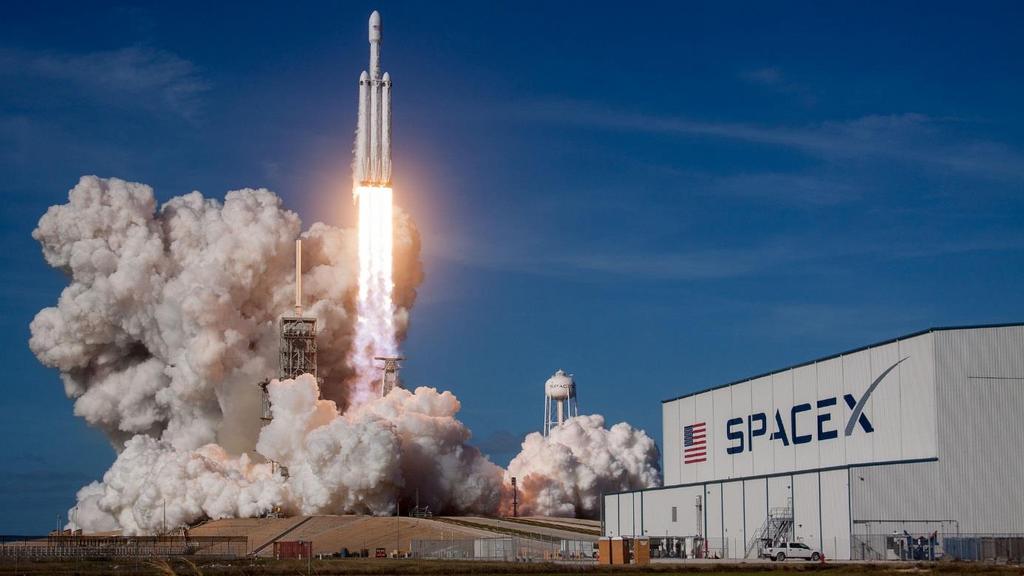 Falcon Heavy SpaceX Roel Kwanten 6 februari 2018 om 20.45 UT. Een tijdstip waarop de race naar Mars nu echt van start is gegaan. De lancering van de Falcon Heavy door SpaceX.