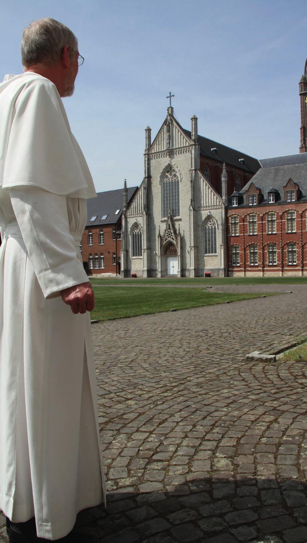 10 OVER GEESTELIJKE ORDEN EN GEMEENSCHAPPEN 11 OVER GEESTELIJKE ORDEN EN GEMEEN- SCHAPPEN Erkende abdij- en trappistenbieren zijn gerelateerd aan abdijen en kloosters die verbonden zijn aan bepaalde