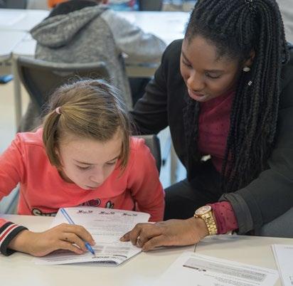 10 Aandacht voor de totale ontwikkeling van de leerling Cultuur- en bewegingsonderwijs Stage Stagebureau 11 Naast de bovengenoemde vakken volgt iedere Sport en cultuur nemen een belangrijke plek Het