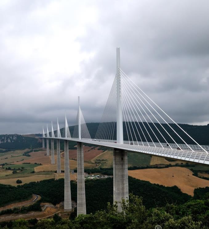 In de VS staan geen eisen over windkracht en beweging van de brug.