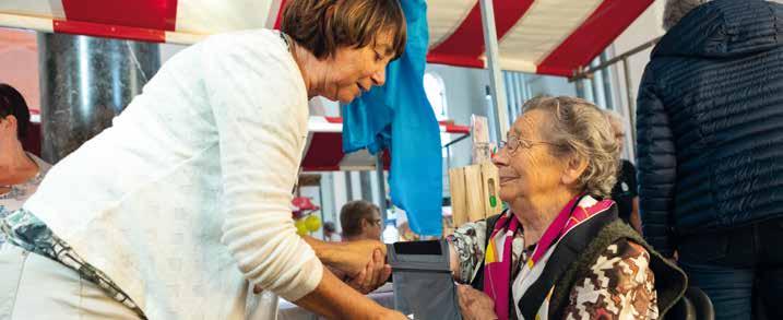 Gezondheidsmarkt in De Stad Klundert slaat aan Voor het eerst was de schitterende kerkzaal van De Stad Klundert het decor van de gezondheidsmarkt van Kruisvereniging Klundert.