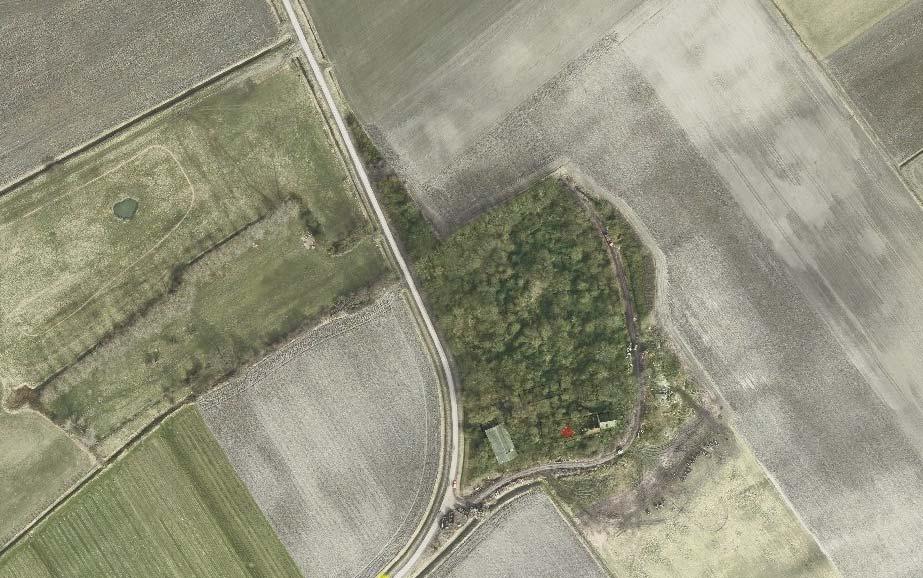 Figuur 4: Luchtfoto en plattegrond planlocatie Beoogde situatie Het Zeeuwse Landschap ziet voor de boerderij, het erf en de landerijen ook een belangrijke publieke functie.