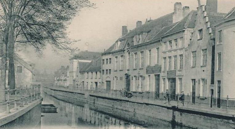 De Academiebrug, heette eertijds de Tinnenpotbrug.