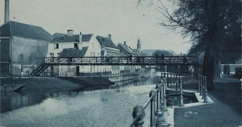 Één van de vorige dia s De ijzeren Antoniusbrug gezien vanaf het Rabot De rand van de