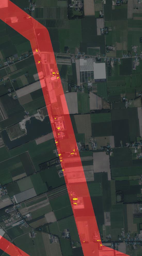 Reactie 5: De gevoelige bestemmingen die in de magneetveldzone liggen 'aan de andere kant van de bestaande verbinding' moeten inderdaad worden aangemerkt als nieuwe situaties.