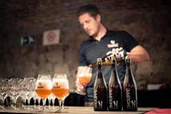 aan de Maas in Namen. Het is in deze voormalige brouwerij dat liefhebbers jullie de productieproces van het bier La Houppe voorstellen, gevolgd door een proeverij.