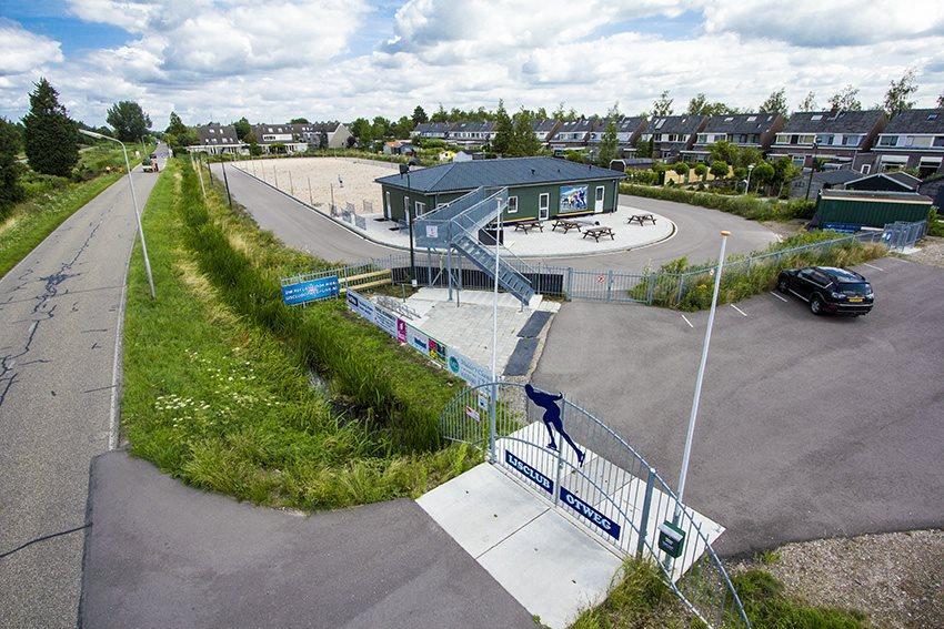 4. De baan De trainingen vinden plaats onze combibaan in Boskoop IJsclub Otweg Paddegat 1 2771 WG Boskoop Lengte baan: 295 meter Breedte baan: 6,7 meter Gemeten ca 20 cm uit binnenzijde baan Gemeten