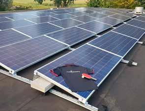 Woensdag 26 september 2018 5 Taverbo-Sabo tafeltennist op zonne-energie Op het dak van de Boxtelse tafeltennisvereniging liggen nu zestig zonnepanelen.