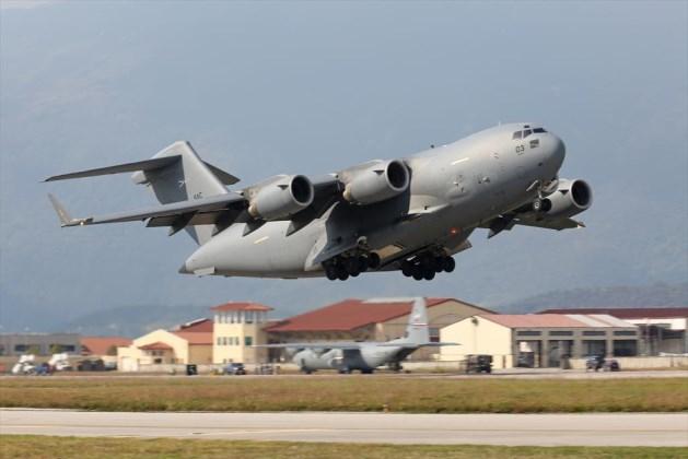 C-130 Herculessen waren er uit Italië, Polen, Spanje en de Verenigde Staten. Ook vanaf de Amerikaanse vliegbasis Ramstein in Duitsland vlogen diverse transporttoestellen.