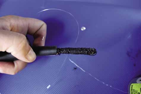 Dit elastiek is vervaardigd uit latex (natuurlijk rubber) en bindt niet alleen erg fijn, maar is ook nog eens vrij eenvoudig van je haak af te trekken wanneer je je aas wil verversen.