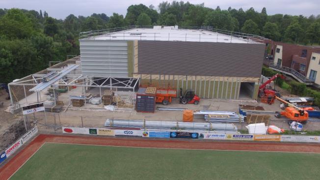 Voortgang sporthal Molenzicht Over 10 weken is de oplevering van de sporthal en vrijdag 31 augustus zal de sporthal worden geopend.