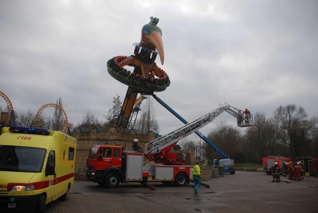 Bereikbaarheid Niet enkel evenement zelf maar ook de omgeving! Voldoende vrije breedte (4m) en hoogte (4m) zodat de toegang tot en de evacuatie van de omliggende gebouwen mogelijk blijft.