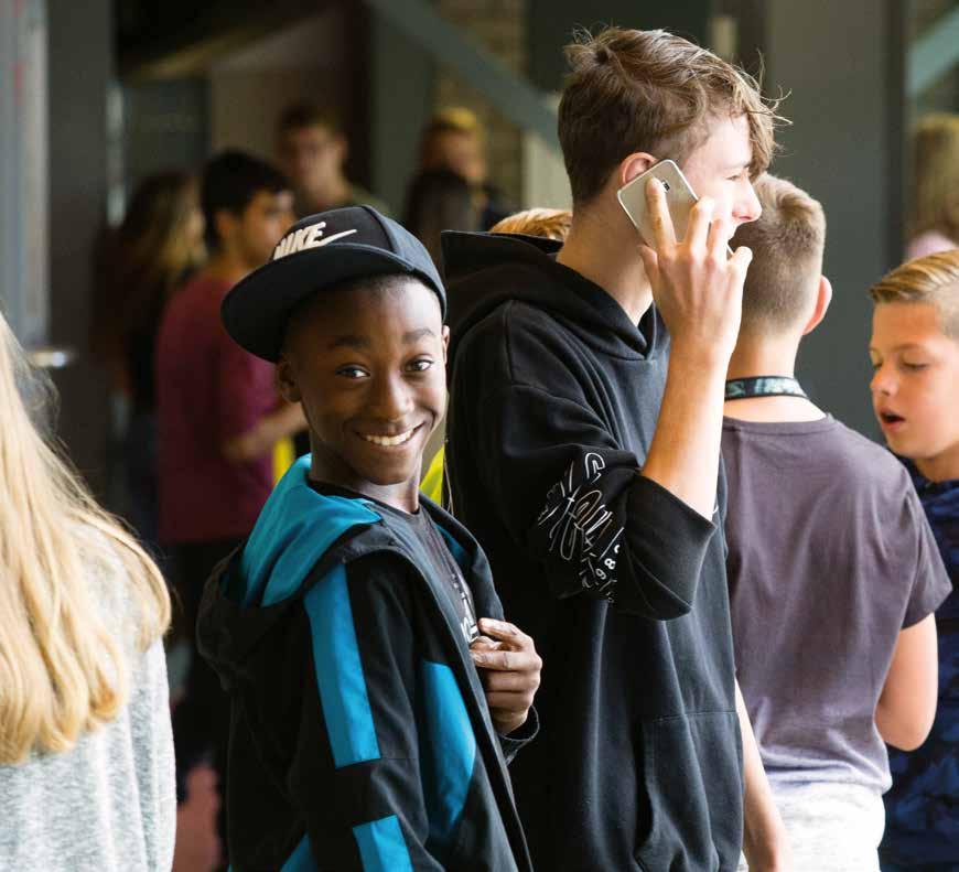 MIE ZORG & WELZIJN NIEK Zeven docenten DIE JE GOED KENNEN ZORGEN twee jaar voor AL je lessen Actieve, afwisselende lessen De ruimte heeft alles te maken met de manier waarop je hier leert.