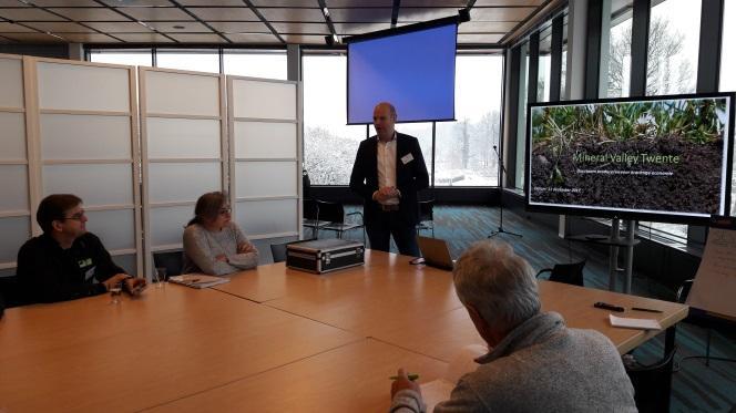 Overijssel is bezig met de bodem op verschillende vlakken, in de bodem komen verschillende zaken samen. Het agrarisch gebied is erg belangrijk in Overijssel.