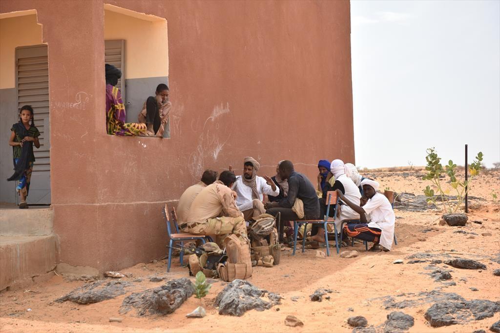 4 Samenvatting intranet Weekoverzicht Defensieoperaties 28 februari 2018 12:00 In Mali zijn Nederlandse militairen begonnen met operatie Kronos.