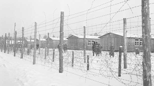 4. GEVANGENNAME EN VERBLIJF IN OFLAG XIII B NEURENBERG -L ANGWASSER 15 mei 1942 Ongeveer 08.00 uur thuis vertrokken.