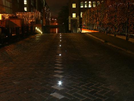 Op deze wegen worden de reflectoren gebruikelijk om de 25 meter geplaatst en wordt de