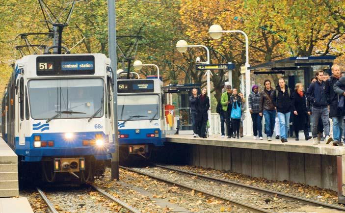 FOTO: STADSREGIO AMSTERDAM Ombouw Amstelveenlijn onderweg De Amstelveenlijn wordt omgevormd tot een hoogwaardige, verkeersveilige en toekomstvaste tramverbinding tussen station Amsterdam Zuid en