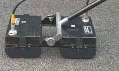 5 Luchtgekoppelde (l) en grondgekoppelde antenne (r) Werkwijze Bij het bepalen van de laagdikten van asfaltbekledingen op dijken wordt gebruik gemaakt van radarsystemen met antennes met een