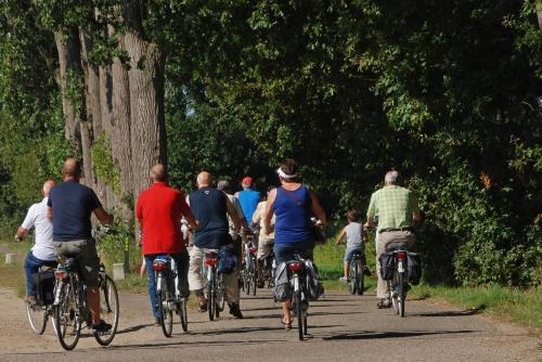 Coördinator Ontmoetingscentrum Astrid Langstraat (06 26764910) alangstraat@stichtinghumanitas.nl Hongerlandsedijk 1106 3201 LZ Spijkenisse www.stichtinghumanitas.nl Fietstocht over de Carnisse Grienden Donderdag 3 mei 2018 9.