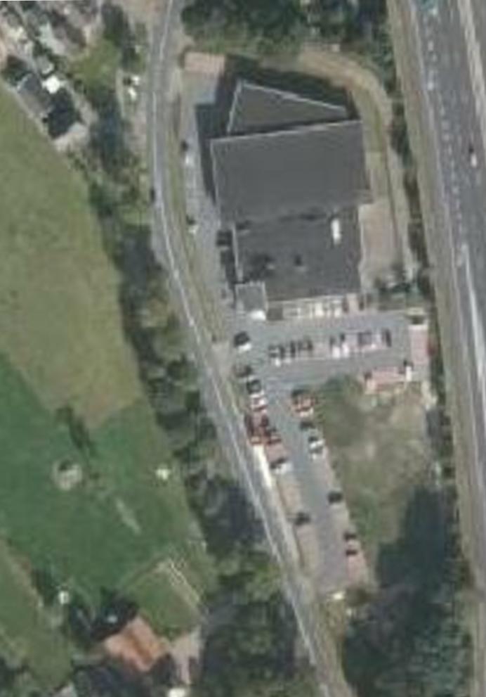 Ligging van de geprojecteerde Lidl supermarkt te Staphorst in de omgeving alsmede de routing op het terrein en de locatie van de installaties