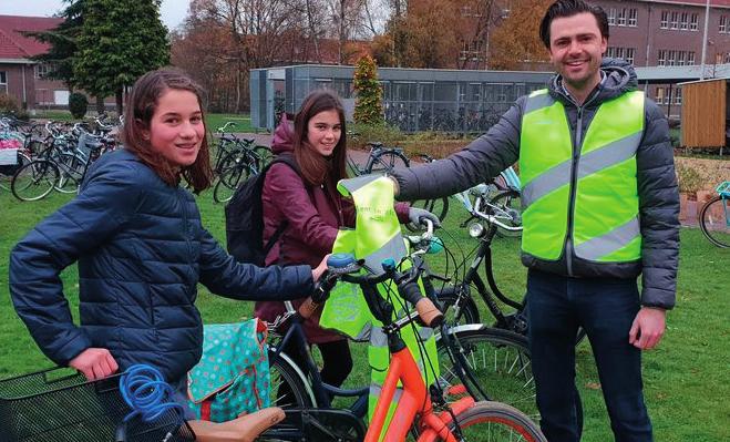 Ze doorliepen een traject van kleine opdrachten en moesten o.a. korte teksten inspreken waarin ze de gevoelens van mensen omschreven.