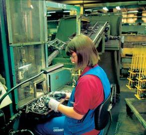 Kwaliteitscontrole tijdens productie Tijdens de productie worden continu kwaliteitstesten uitgevoerd volgens de eisen in onze specificaties en de laatste internationale normeringen.
