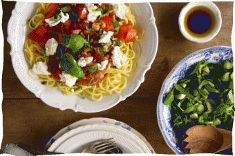 Hoofdgerecht Snelle spaghetti met tomaat, rucola en superverse ricotta.