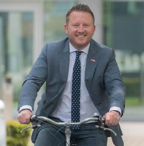 Met veel ruimte voor fietsers en voetgangers. Met terrasjes en leuke winkels. Wie de stad bezoekt moet ergens zijn fiets of wagen kwijt kunnen.