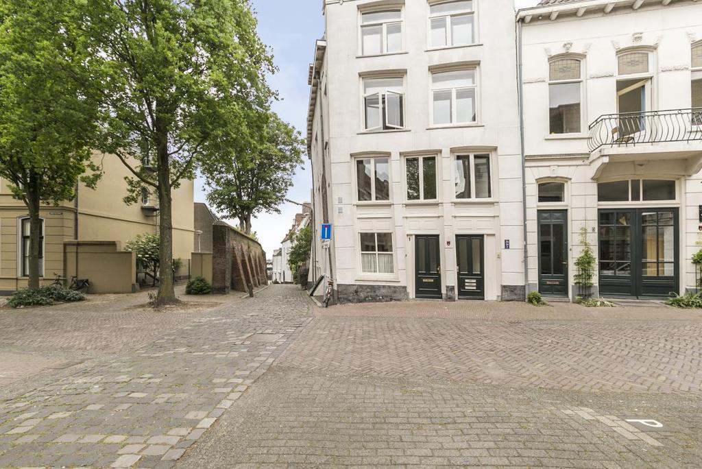 Fotopresentatie Ridderstraat 3b 6511 TM Nijmegen Wonen in hartje centrum in een 17 e eeuws pand en het comfort en gemak (luxe) van deze tijd, dat kan in dit volledig