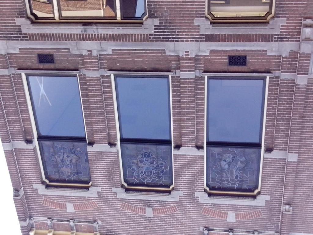 Ambtmanstraat 13 In aanwezigheid van de Commissaris van de Koningin in de provincie Gelderland, Baron Van Heemstra, wordt het nieuwe stadhuis geopend.