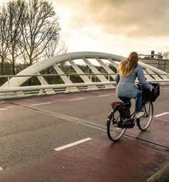 Amstelveenlijn doortrekken naar dorpscentrum Uithoorn Het dagelijks bestuur van de Stadsregio Amsterdam en de colleges van Burgemeester en Wethouders van Uithoorn en Amstelveen kiezen ervoor de