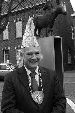 Voorwoord Paul Mengde, Opper Ezel Aan de bezoekers van Limburgs mooiste Carnavalsevenement, In 2008 bestaat de Carnavalsvereniging Dun Ézelskop 5 x 11 jaar.