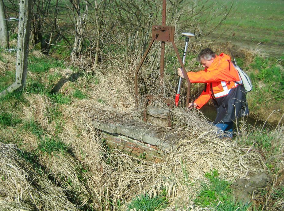 Over de bedding van een waterloop en de eigendom ervan De vraag naar de eigenaar van een bedding is vooral relevant wanneer de waterloop zijn rangschikking als geklasseerde waterloop verliest en de